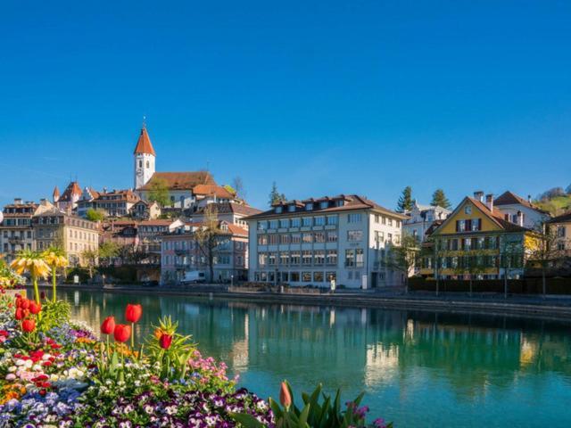 Schoene Ferienwohnung Mit Seeblick Thun Zewnętrze zdjęcie